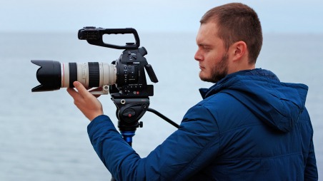 Canon C100 Benro Tripod