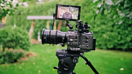 Обзор кинообъектива Sirui Jupiter 35mm Macro T2. Тесты с Sony FX6 и Canon C70 