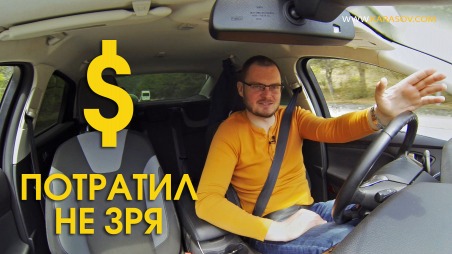 Свадебный видеограф рекламирует свои услуги