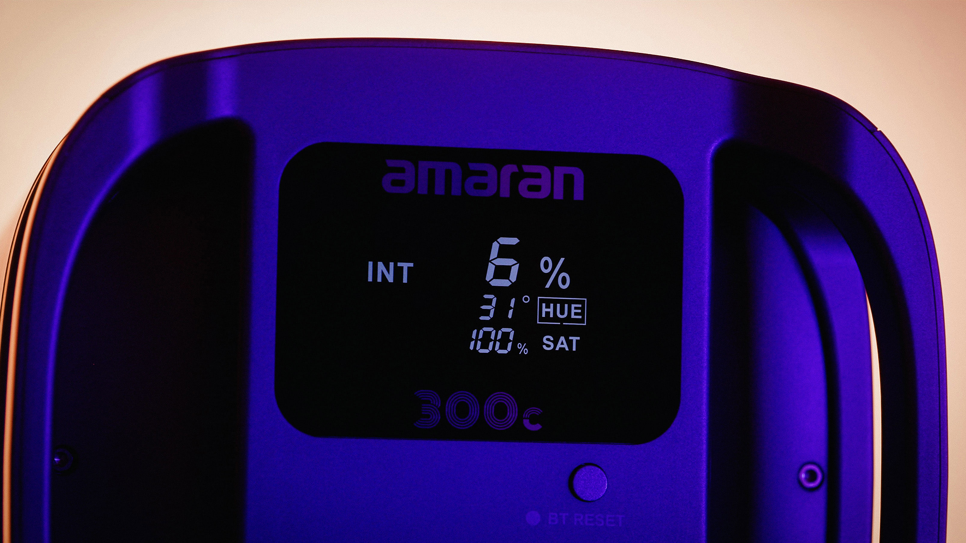 Обзор Amaran 300C. Мощный бюджетный RGBWW моноблок от Aputure. Софтбокс Amaran Light Dome Mini SE