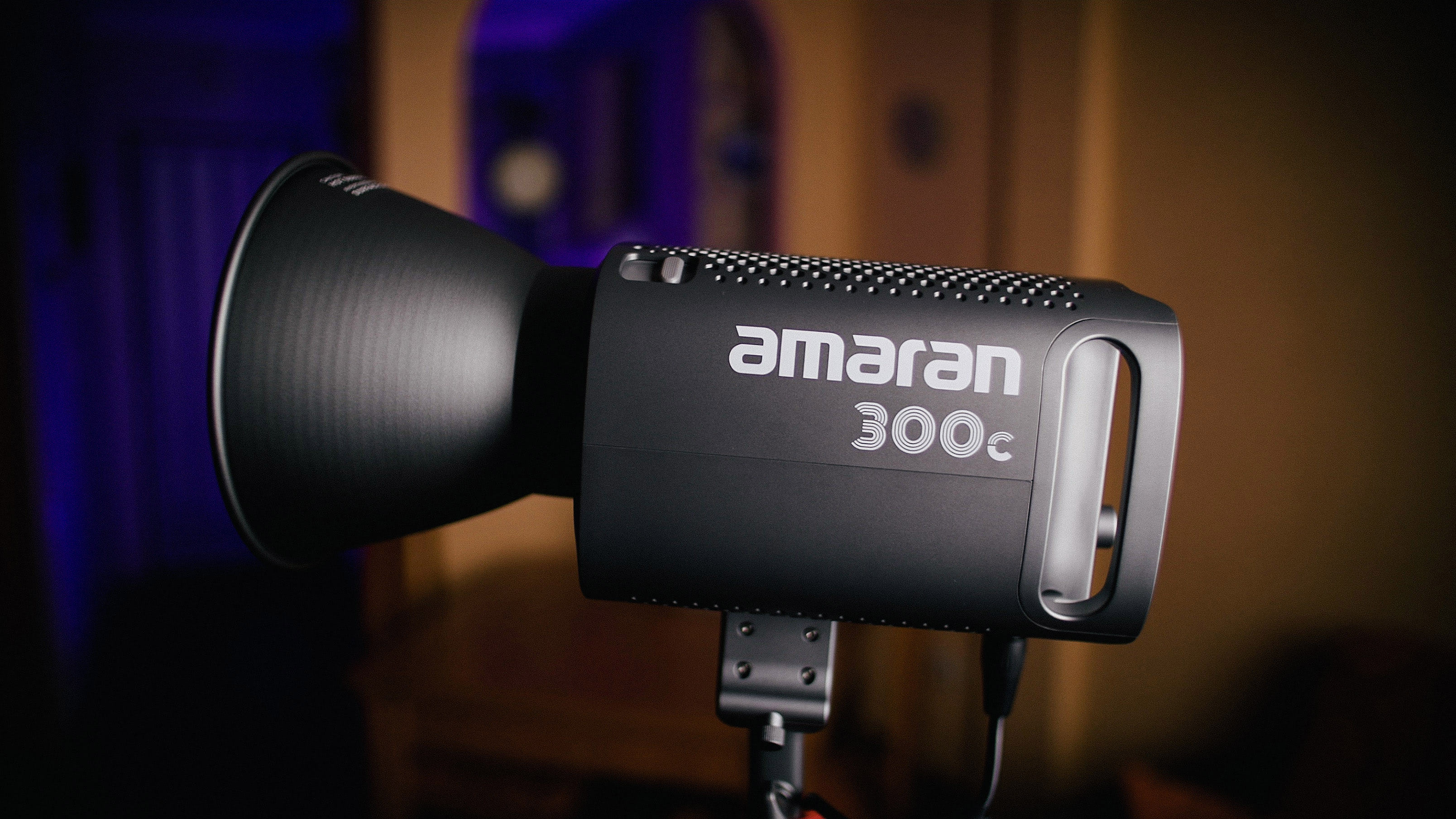 Обзор Amaran 300C. Мощный бюджетный RGBWW моноблок от Aputure. Софтбокс Amaran Light Dome Mini SE
