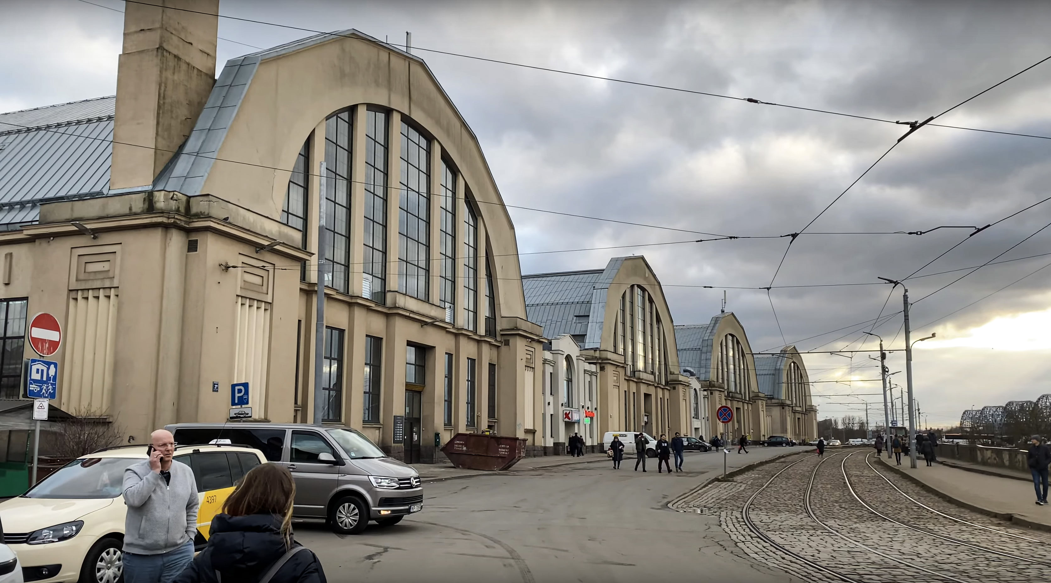 Центральный рынок в Риге. Путешествие по Латвии