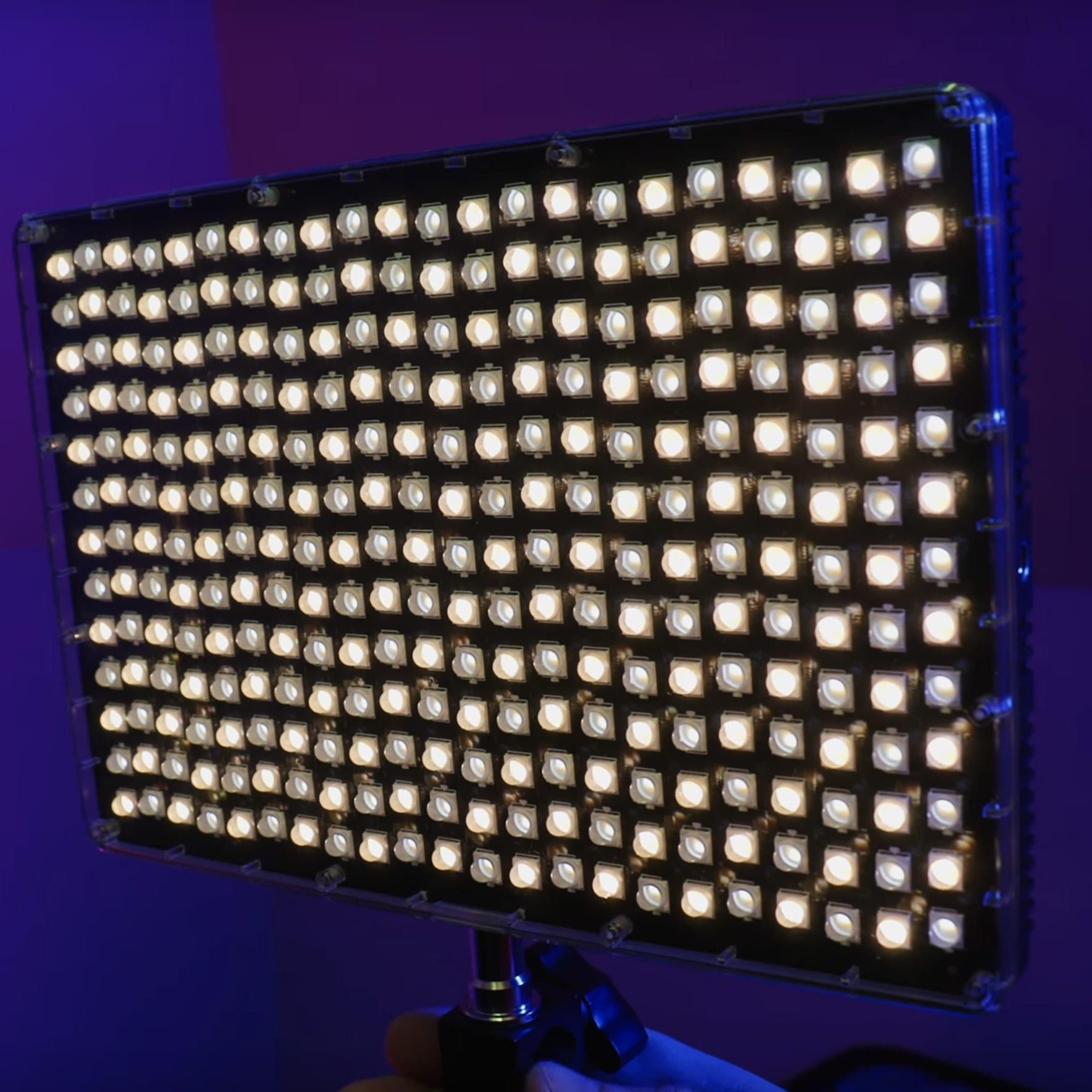Обзор Amaran P60c и Amaran P60x. Лучшая панель для RGB заливки фона