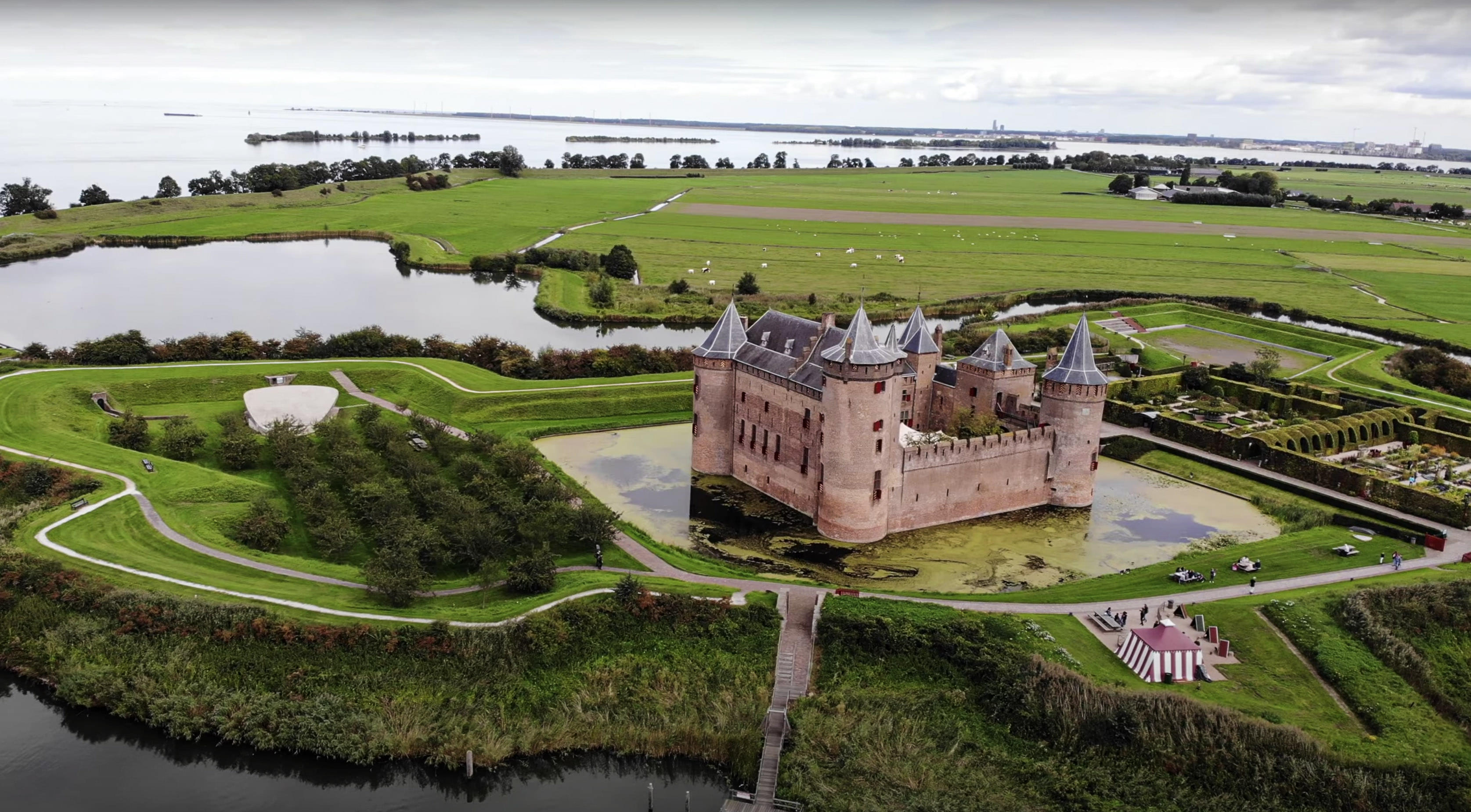 Muiderslot, Muiden, Netherlands Путешествие по Голландии. Замок замок Мёйдерслот. Виды с коптера