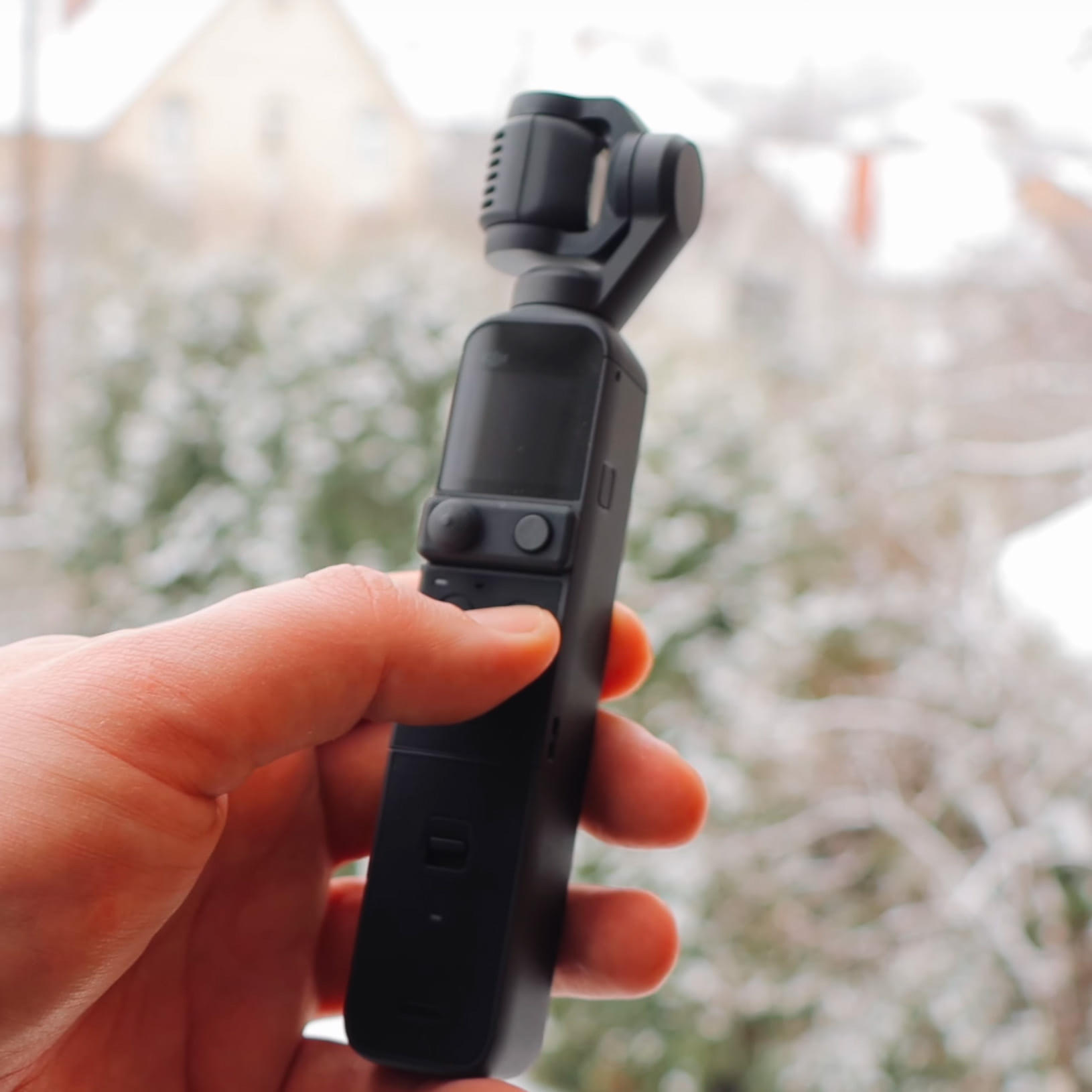 Включение DJI Pocket 2 длинным нажатием кнопки Function для съемки переднего плана