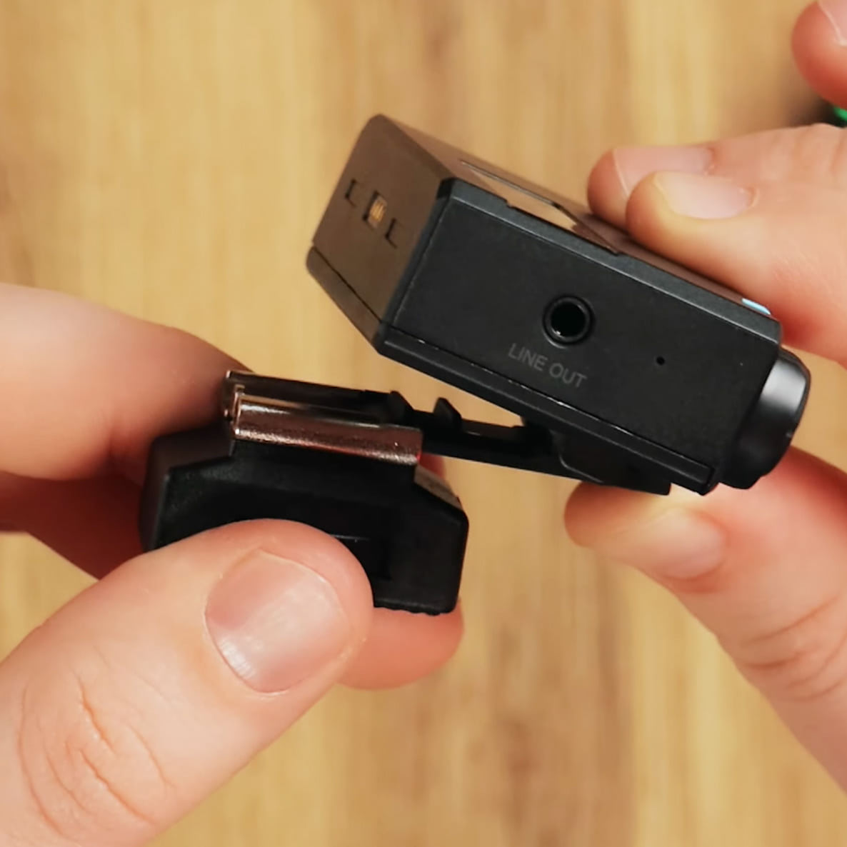 Hollyland Lark 150 клипса под горячий башмак