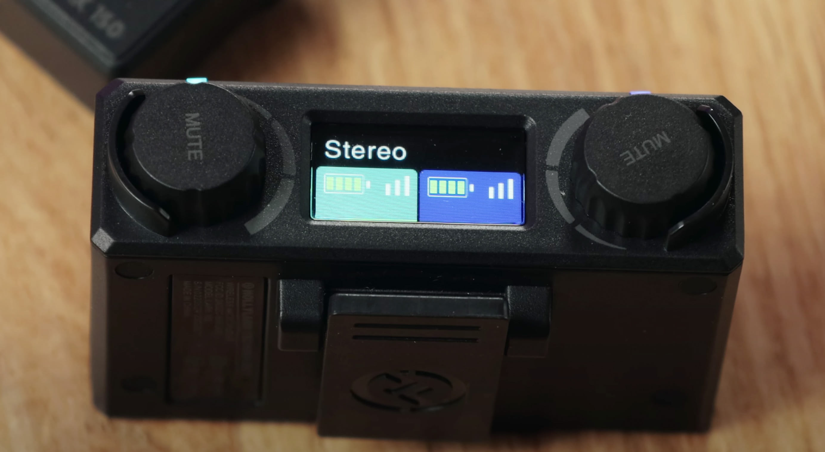 Hollyland Lark 150 приемник индикация